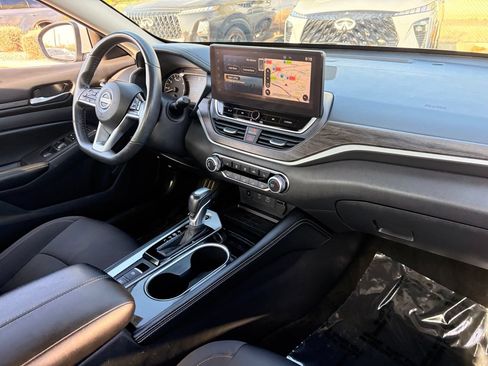 Certified 2024 Nissan Altima 2.5 SV w/ SV Premium Package FWD image 13