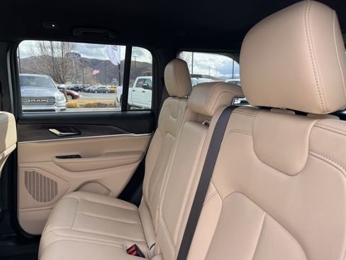 Used 2024 Jeep Grand Cherokee Limited image 18