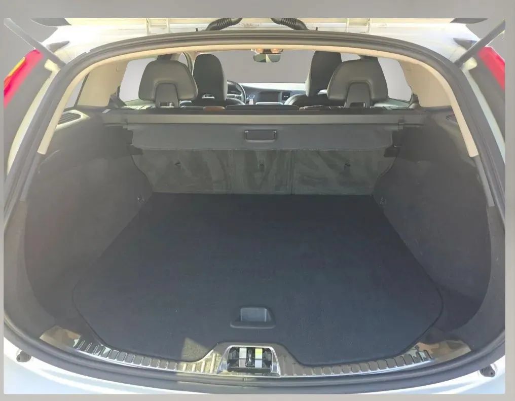 Used 2016 Volvo V60 T5 Cross Country w/ Convenience Package AWD/4WD image 9