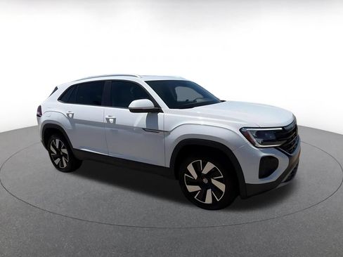 Used 2026 Volkswagen Atlas Cross Sport SE AWD/4WD image 2