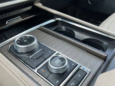 Certified 2022 Ford Expedition Limited image 32
