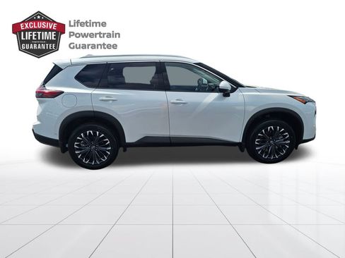 Used 2025 Nissan Rogue SL w/ Tech Package FWD image 6