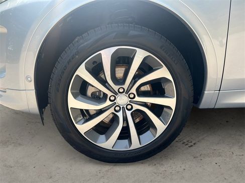 New 2025 Land Rover Discovery Sport S image 10