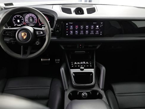 Certified 2025 Porsche Cayenne GTS AWD/4WD image 29