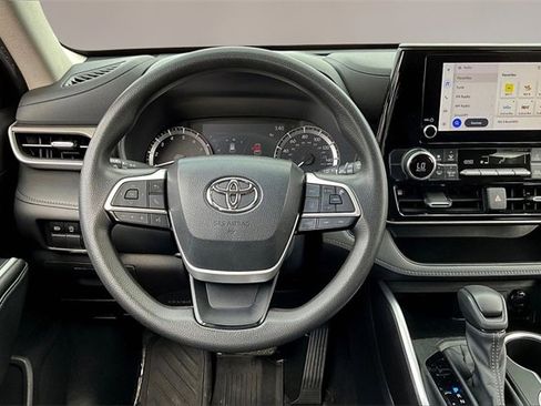 Used 2023 Toyota Highlander L image 8