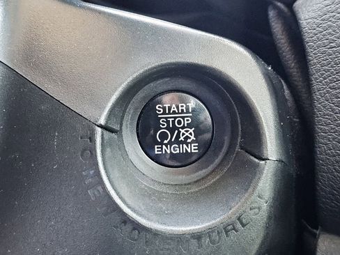 Used 2018 Jeep Renegade Altitude FWD image 17