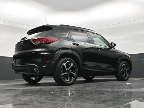 Used 2023 Chevrolet TrailBlazer RS w/ Sun and Liftgate Package FWD image 23