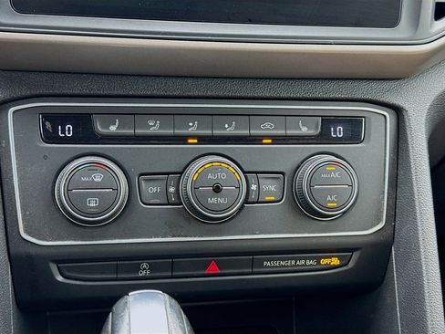 Used 2020 Volkswagen Atlas Cross Sport SE image 12