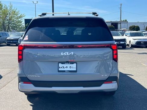 New 2026 Kia Carnival EX FWD image 6