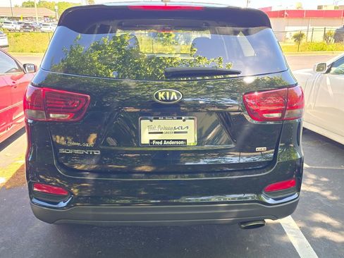Used 2019 Kia Sorento LX image 4