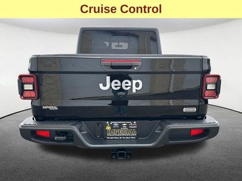Used 2022 Jeep Gladiator Overland w/ Popular Equipment Package AWD/4WD image 12