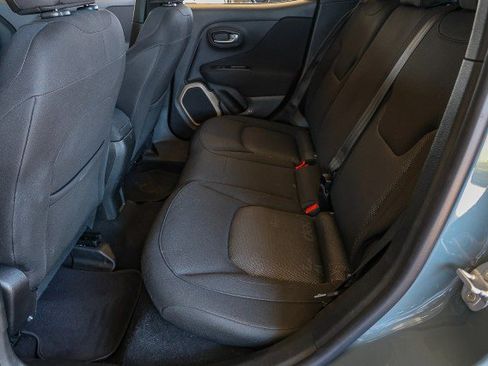 Used 2017 Jeep Renegade Latitude FWD image 25