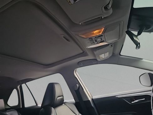 Used 2021 Toyota RAV4 XLE Premium image 35