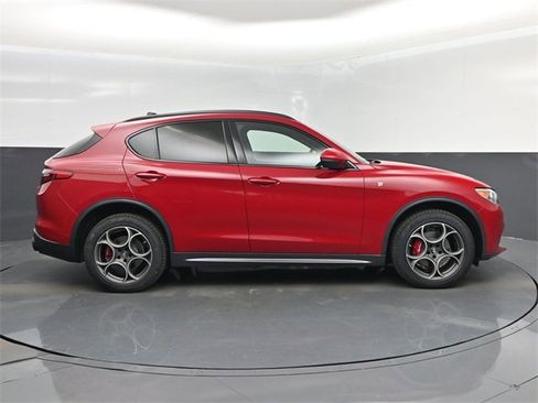 Used 2022 Alfa Romeo Stelvio Ti image 57
