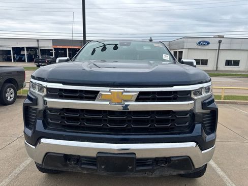 Used 2022 Chevrolet Silverado 1500 LT AWD/4WD image 2