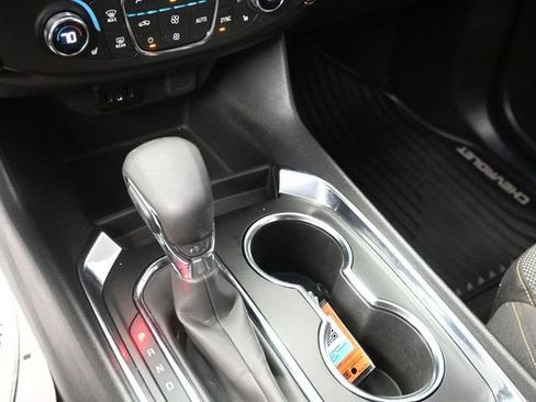 Used 2021 Chevrolet Traverse LT FWD image 22