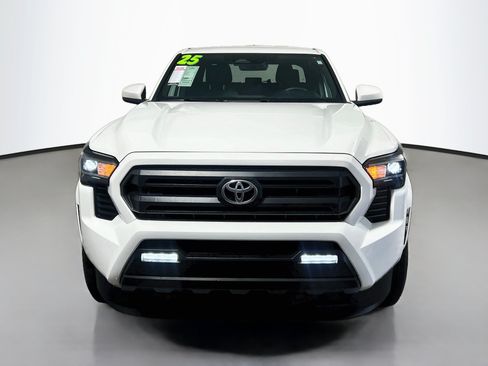 Used 2025 Toyota Tacoma SR5 AWD/4WD image 11