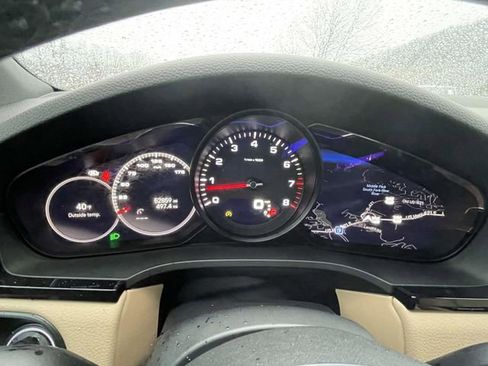 Used 2023 Porsche Cayenne Platinum Edition image 20