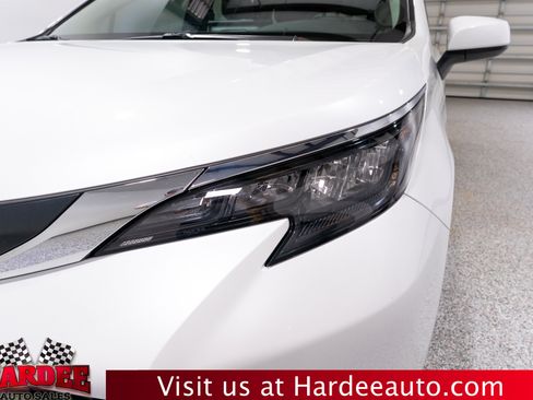 Used 2026 Toyota Sienna XLE FWD image 8