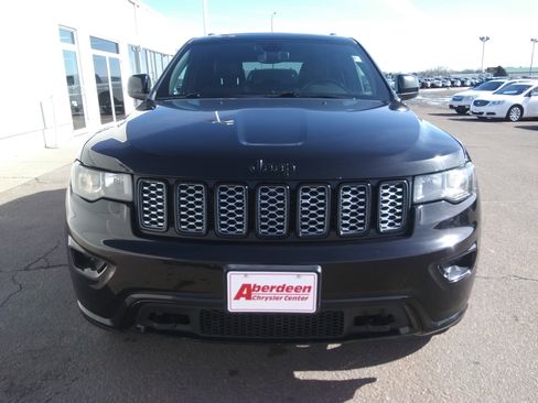 Used 2019 Jeep Grand Cherokee Altitude image 3