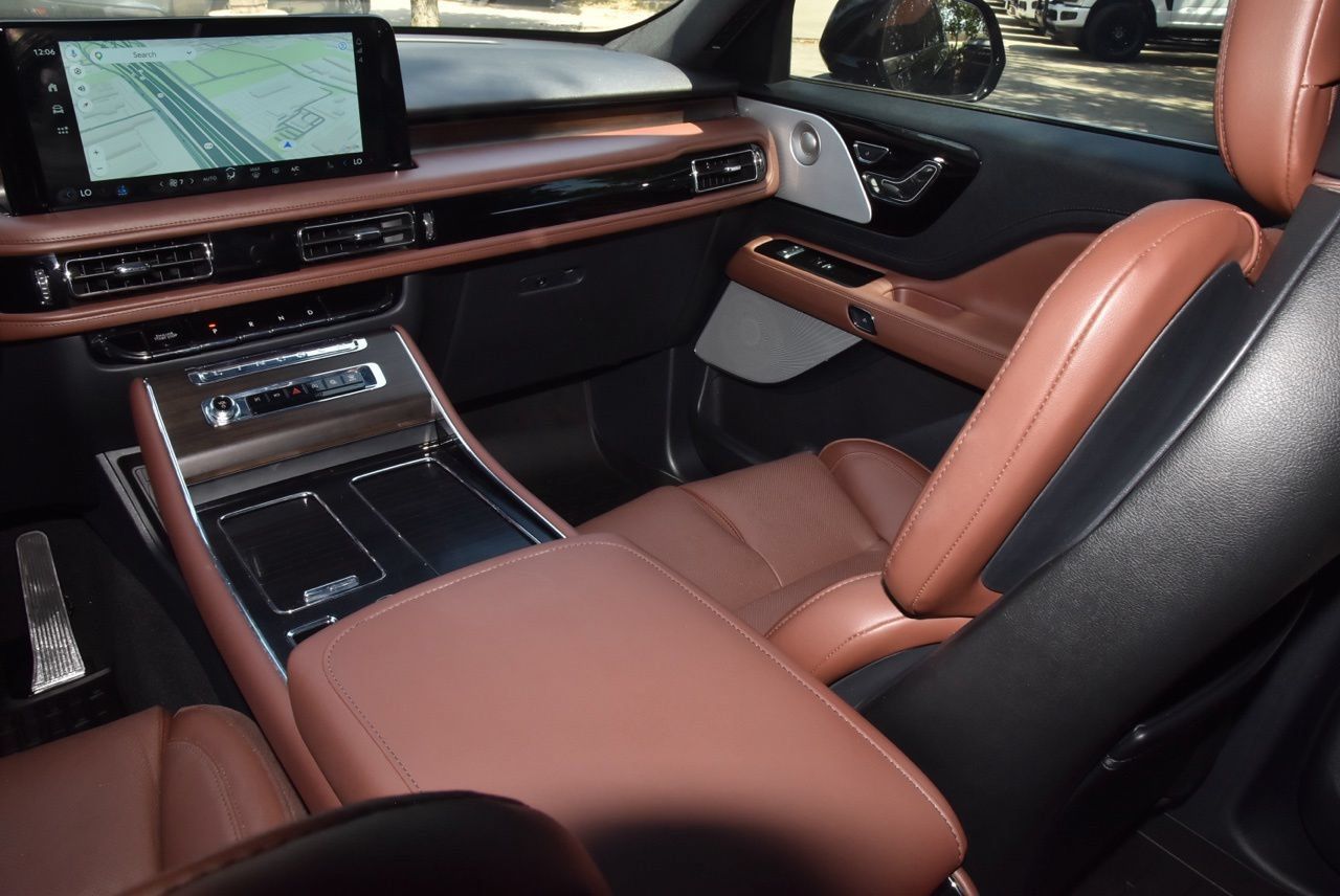 Certified 2026 Lincoln Aviator Reserve AWD/4WD image 18
