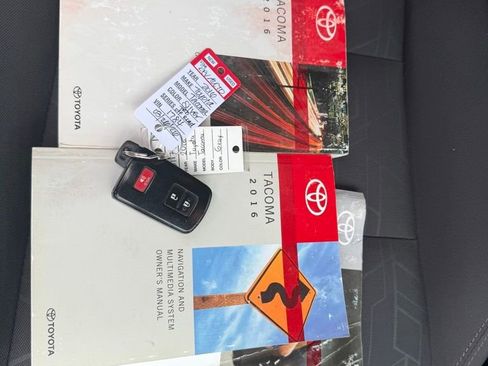 Used 2016 Toyota Tacoma TRD Sport w/ Exterior Package image 33