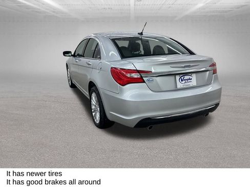 Used 2011 Chrysler 200 Limited image 10