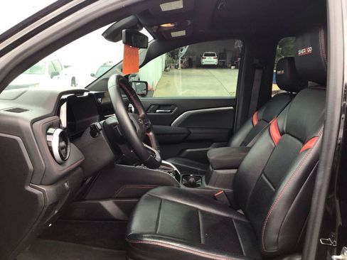 Used 2023 Chevrolet Colorado Z71 w/ Z71 Convenience Package 2 AWD/4WD image 9