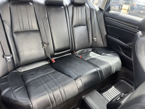 Used 2018 Honda Accord Touring image 8