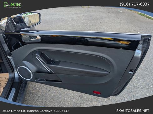 Used 2013 Volkswagen Beetle 2.0T FWD image 33