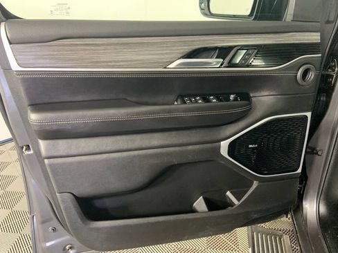 Used 2023 Jeep Wagoneer L Series III w/ Premium Group I AWD/4WD image 26