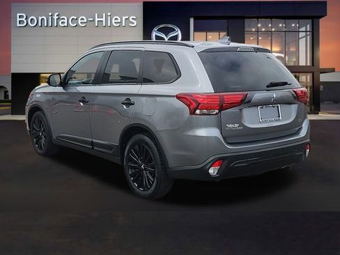 Used 2020 Mitsubishi Outlander SE image 3