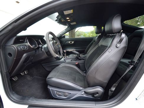 Used 2018 Ford Mustang Shelby GT350 w/ Convenience Package RWD image 32