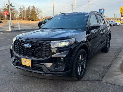 Certified 2025 Ford Explorer ST-Line w/ Premium Package image 34