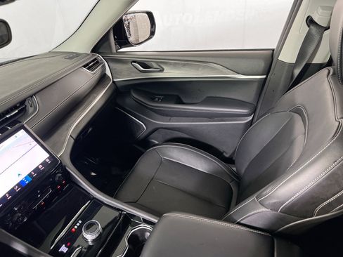 Used 2022 Jeep Grand Cherokee Limited image 24