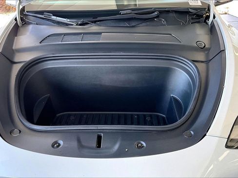 Used 2021 Tesla Model Y Long Range image 30