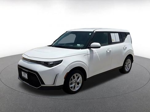 Used 2025 Kia Soul LX w/ LX Technology Package FWD image 5