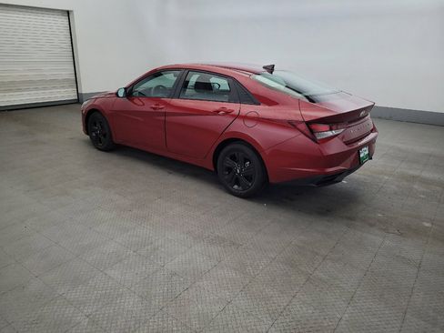 Used 2023 Hyundai Elantra SEL w/ Preferred Accessory Package FWD image 3