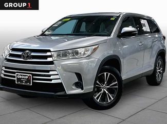 Used 2019 Toyota Highlander LE AWD/4WD video 1