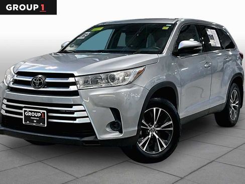 Used 2019 Toyota Highlander LE AWD/4WD image 1