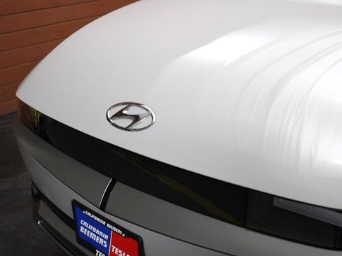 Used 2024 Hyundai Ioniq 5 SEL image 3