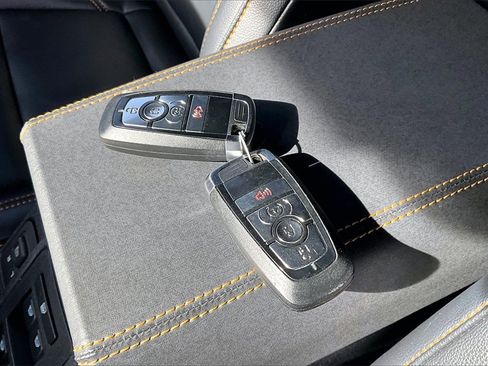 Used 2024 Ford Bronco Badlands image 10