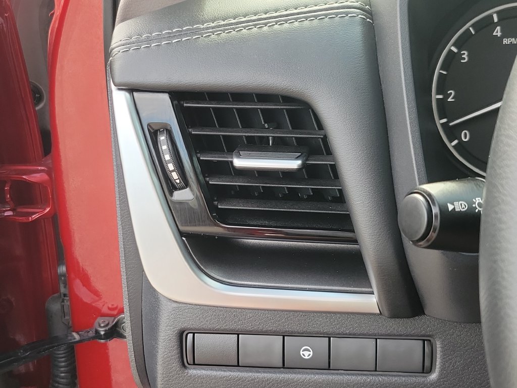 Certified 2023 Nissan Rogue SV FWD image 32