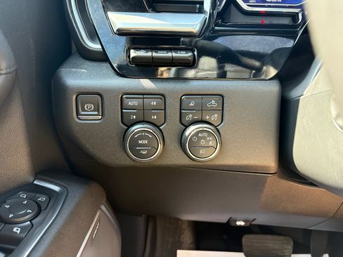 Used 2023 Chevrolet Silverado 1500 High Country w/ High Country Premium Package AWD/4WD image 20
