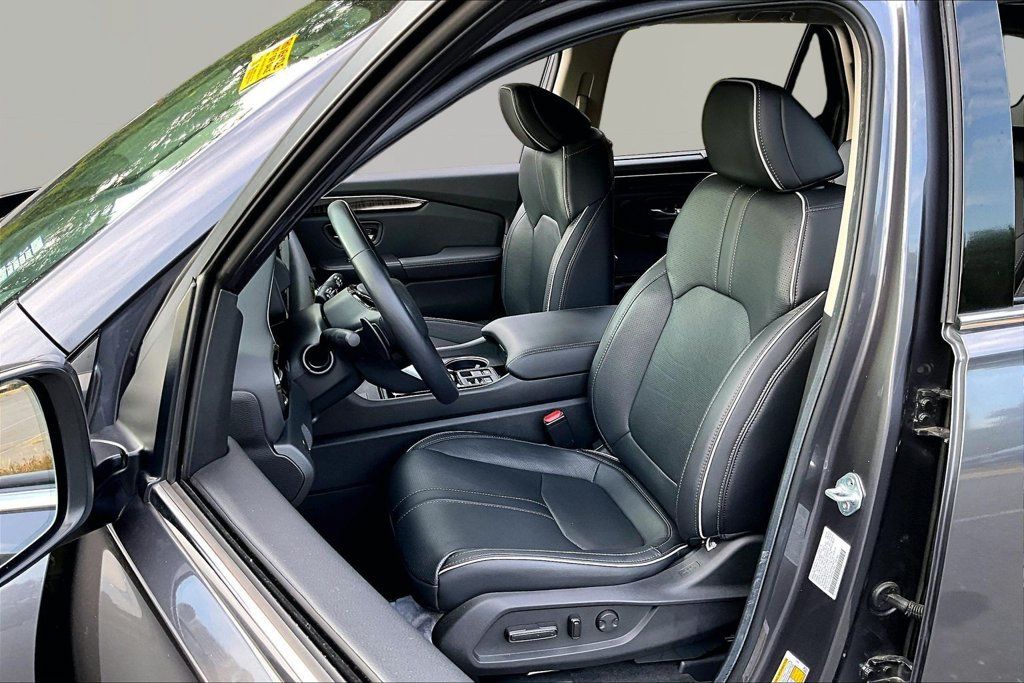 Used 2025 Honda Pilot Elite image 17