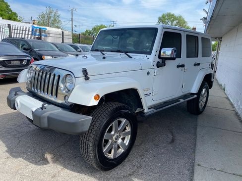 Used 2015 Jeep Wrangler Unlimited Sahara w/ Mopar Chrome Edition Group AWD/4WD image 6