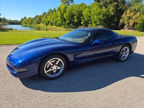 Used 2004 Chevrolet Corvette Coupe w/ Preferred Equipment Group image 2