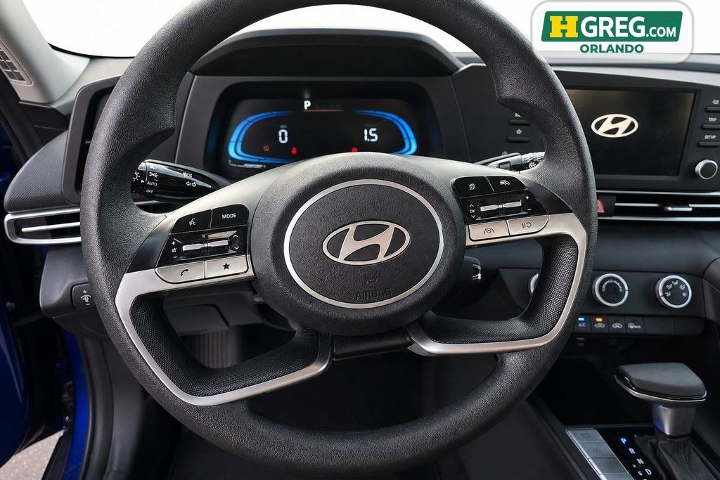 Used 2025 Hyundai Elantra SE w/ Cargo Package FWD image 13