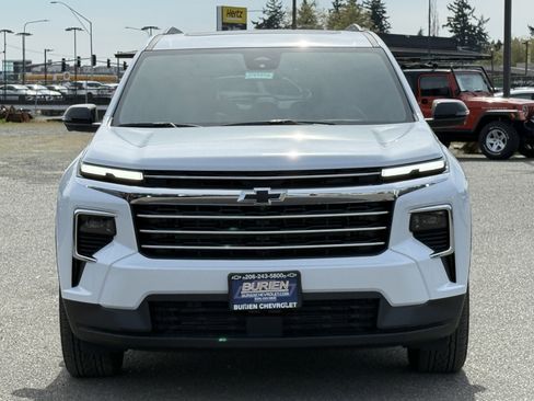 New 2026 Chevrolet Traverse LT w/ Sun and Wheel Package AWD/4WD image 8