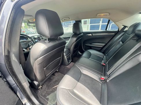 Used 2018 Chrysler 300 Touring w/ Sport Appearance Package RWD image 20